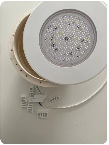 Projecteur LED pour piscine